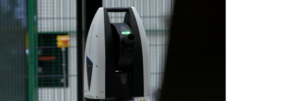 Hexagon Laser Tracker for High-Precision Industrial Metrology Hexagon laser tracker performing high-precision 3D metrology measurement for industrial alignment and large-scale inspection.